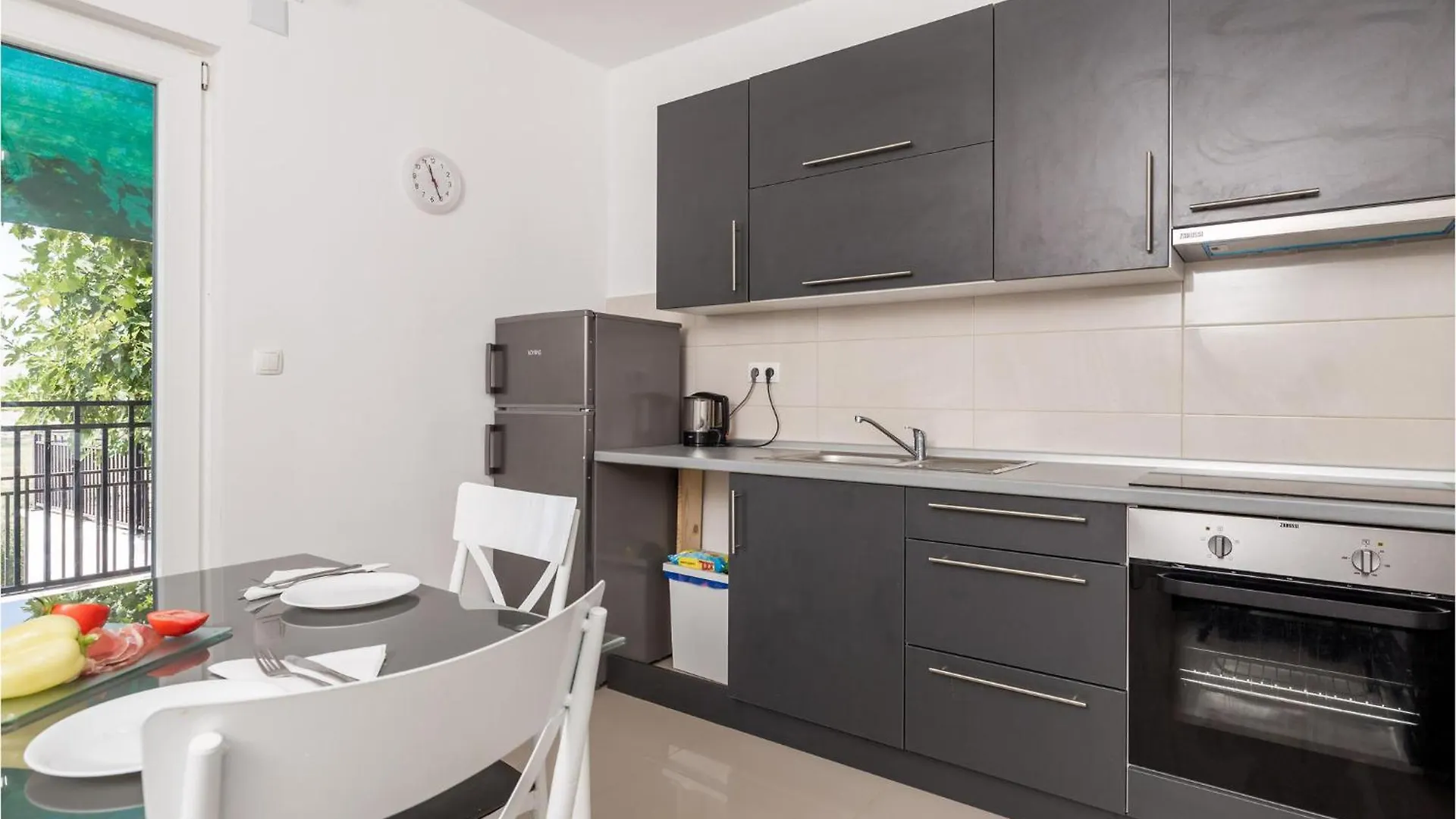 1 Bedroom Lovely Apartment In Vlasici