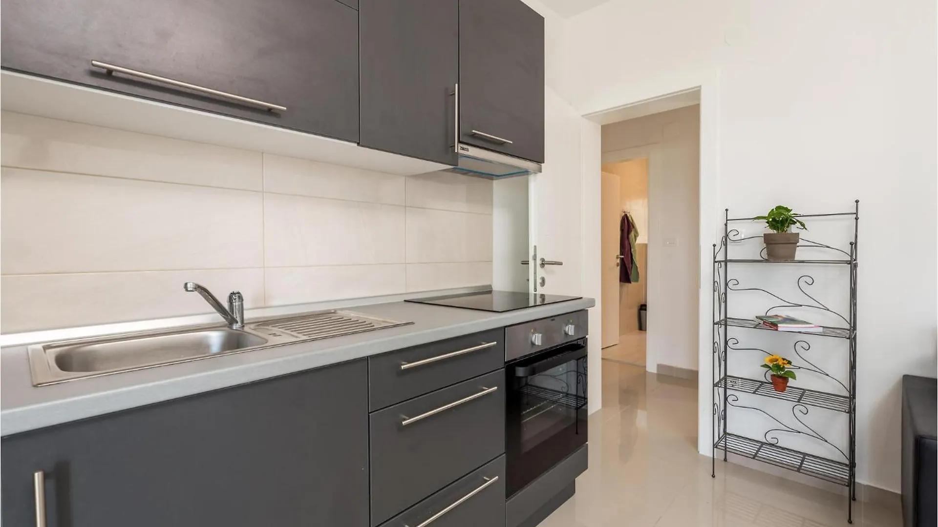 1 Bedroom Lovely Apartment In Vlasici