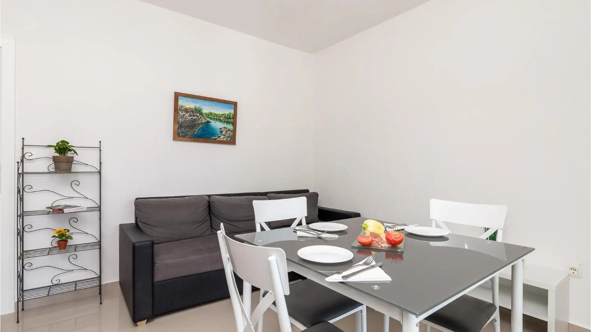 1 Bedroom Lovely Apartment In Vlasici