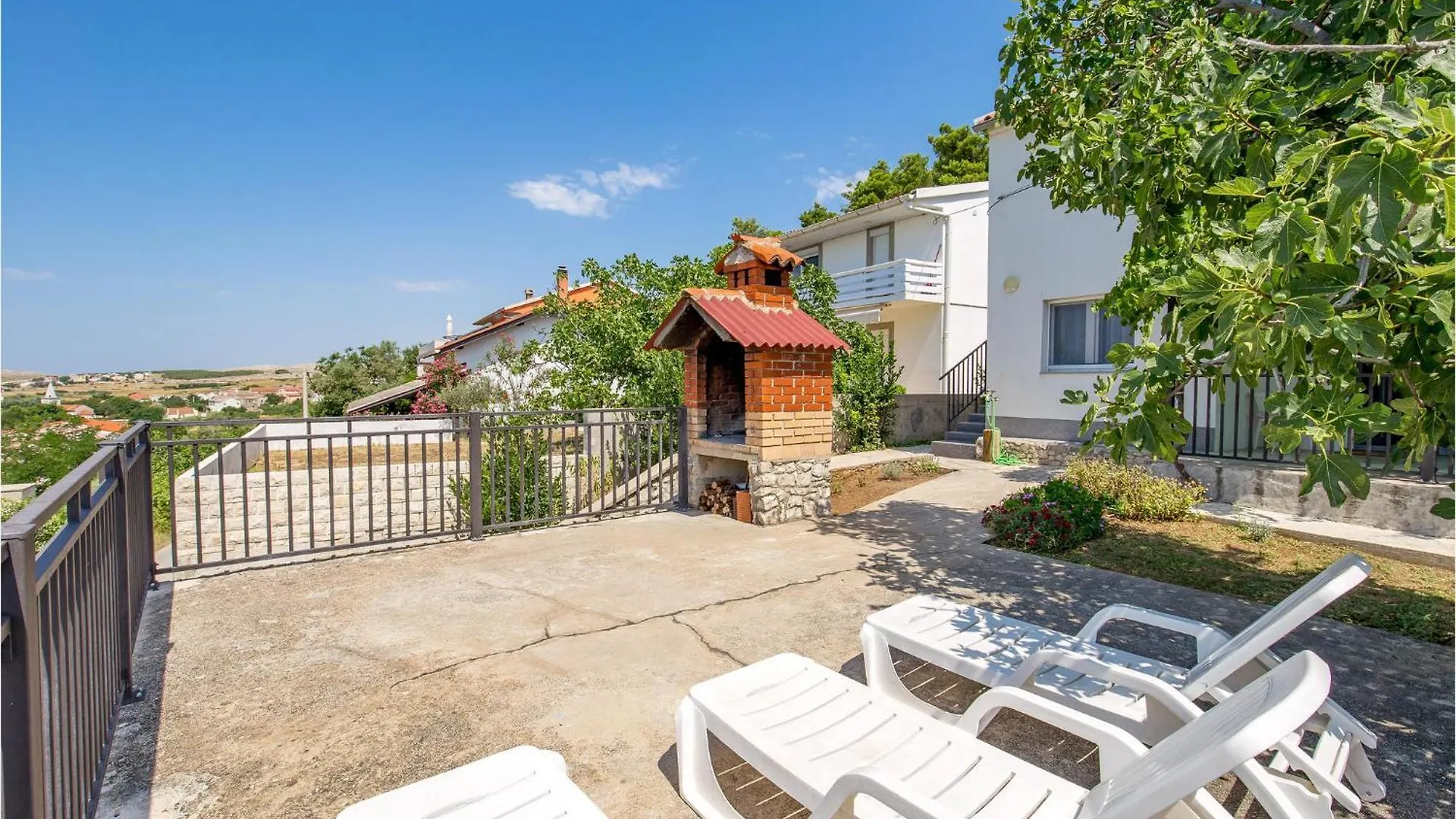 1 Bedroom Lovely Apartment In Vlasici