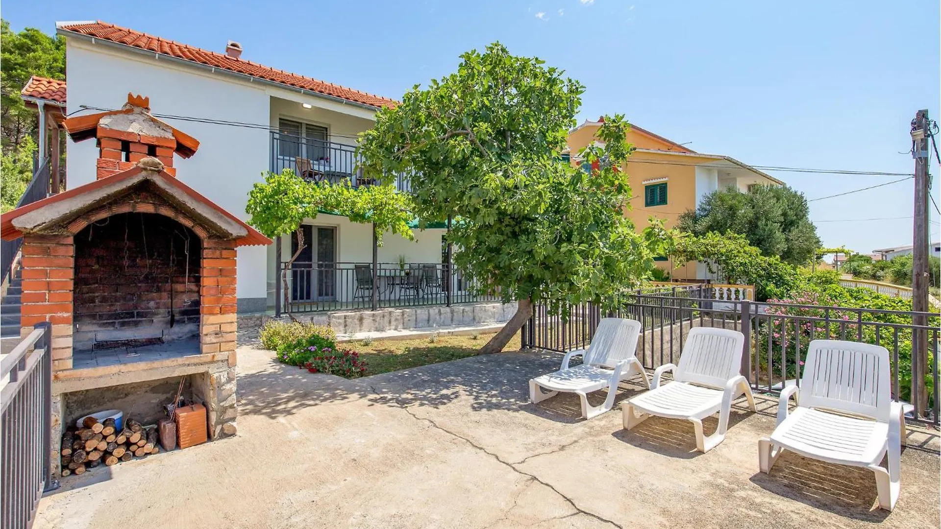 1 Bedroom Lovely Apartment In Vlasici