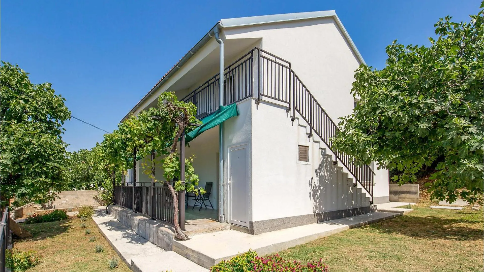 1 Bedroom Lovely Apartment In Vlasici