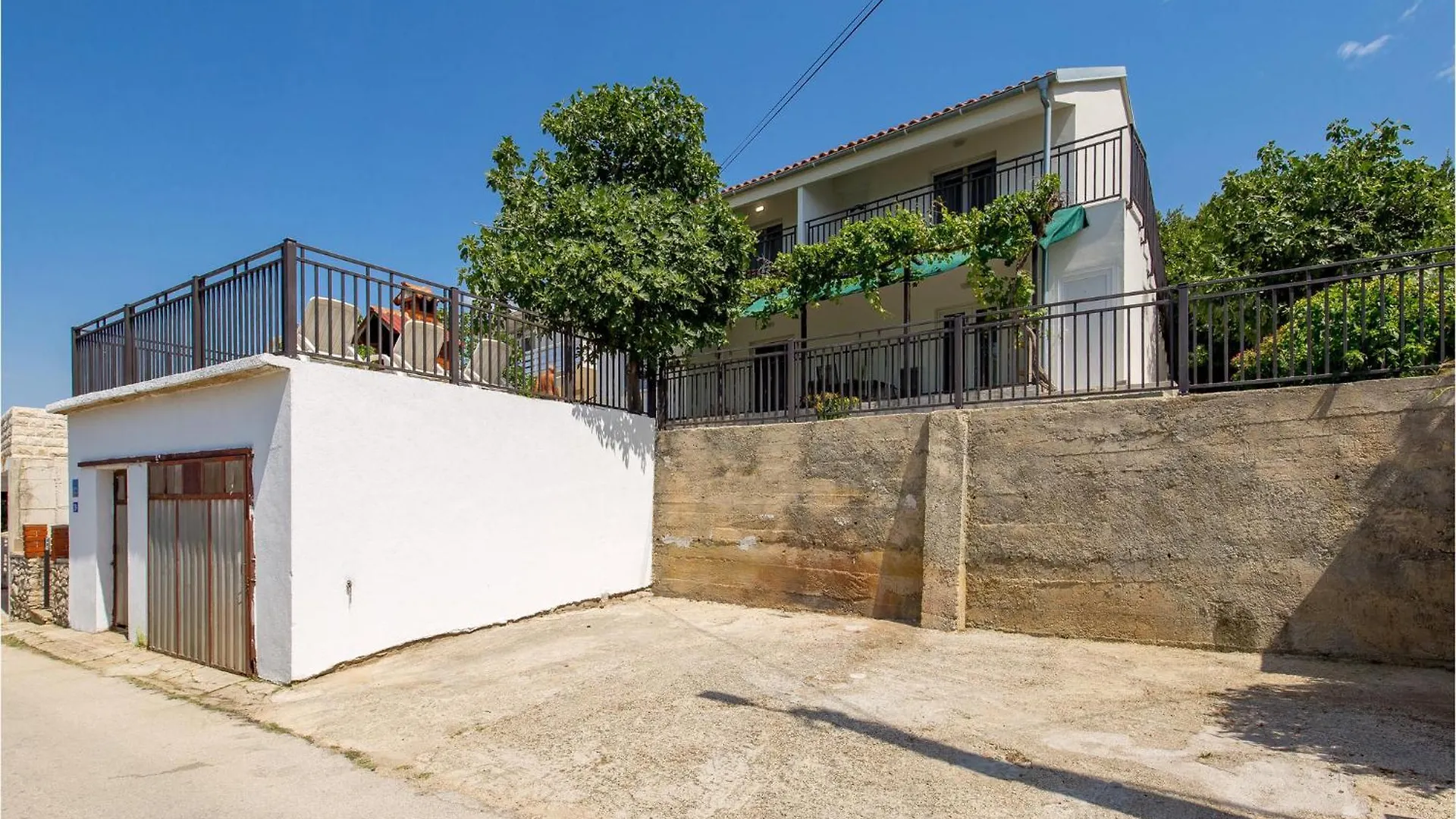 1 Bedroom Lovely Apartment In Vlasici
