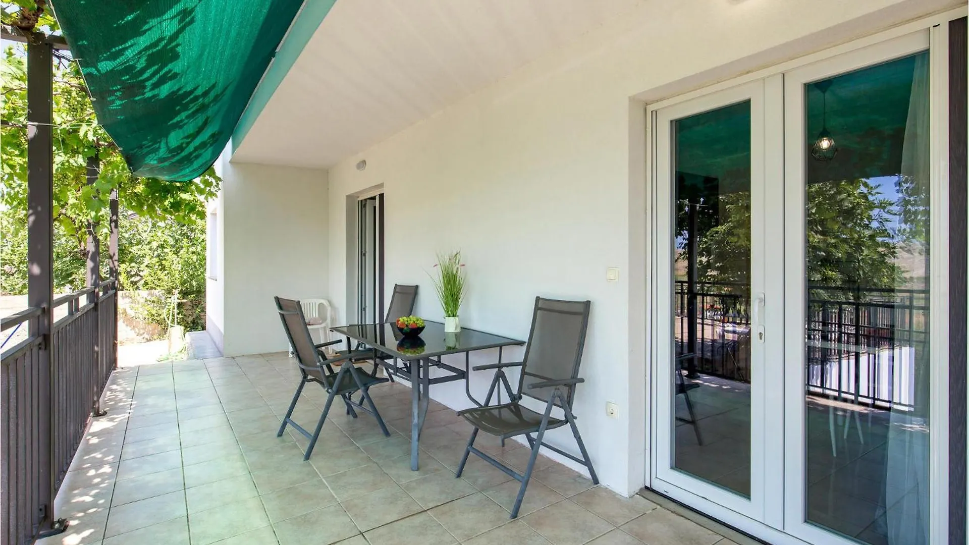 1 Bedroom Lovely Apartment In Vlasici 0*,